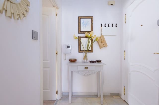 2 bedroom Penthouse for sale in Marbella - € 650,000 (Ref: 9677269)