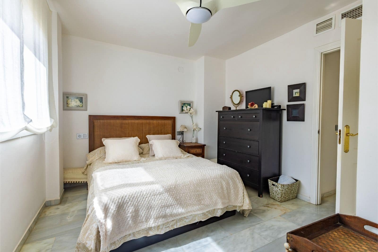 2 bedroom Penthouse for sale in Marbella - € 650,000 (Ref: 9677269)