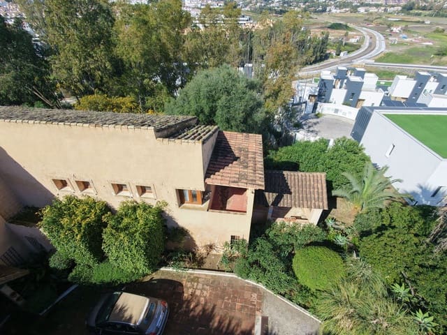 Chalet de 6 habitaciones en Nueva Atalaya, Estepona en venta - 2.000.000 € (Ref: 9677270)