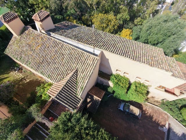 Chalet de 6 habitaciones en Nueva Atalaya, Estepona en venta - 2.000.000 € (Ref: 9677270)