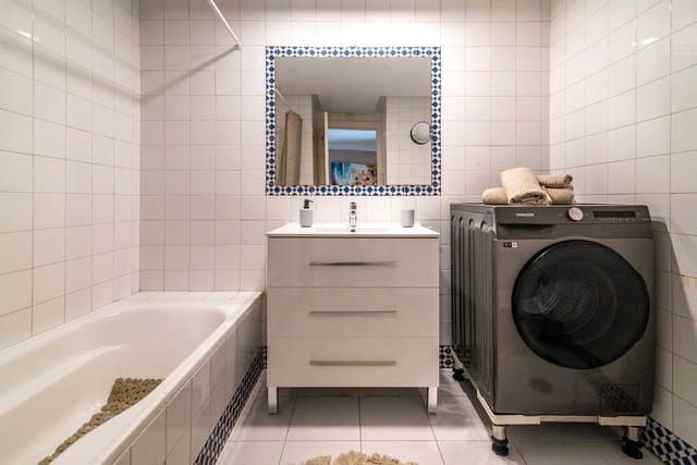 4 bedroom Townhouse for sale in Puerto Banus, Marbella - € 1,190,000 (Ref: 9677272)