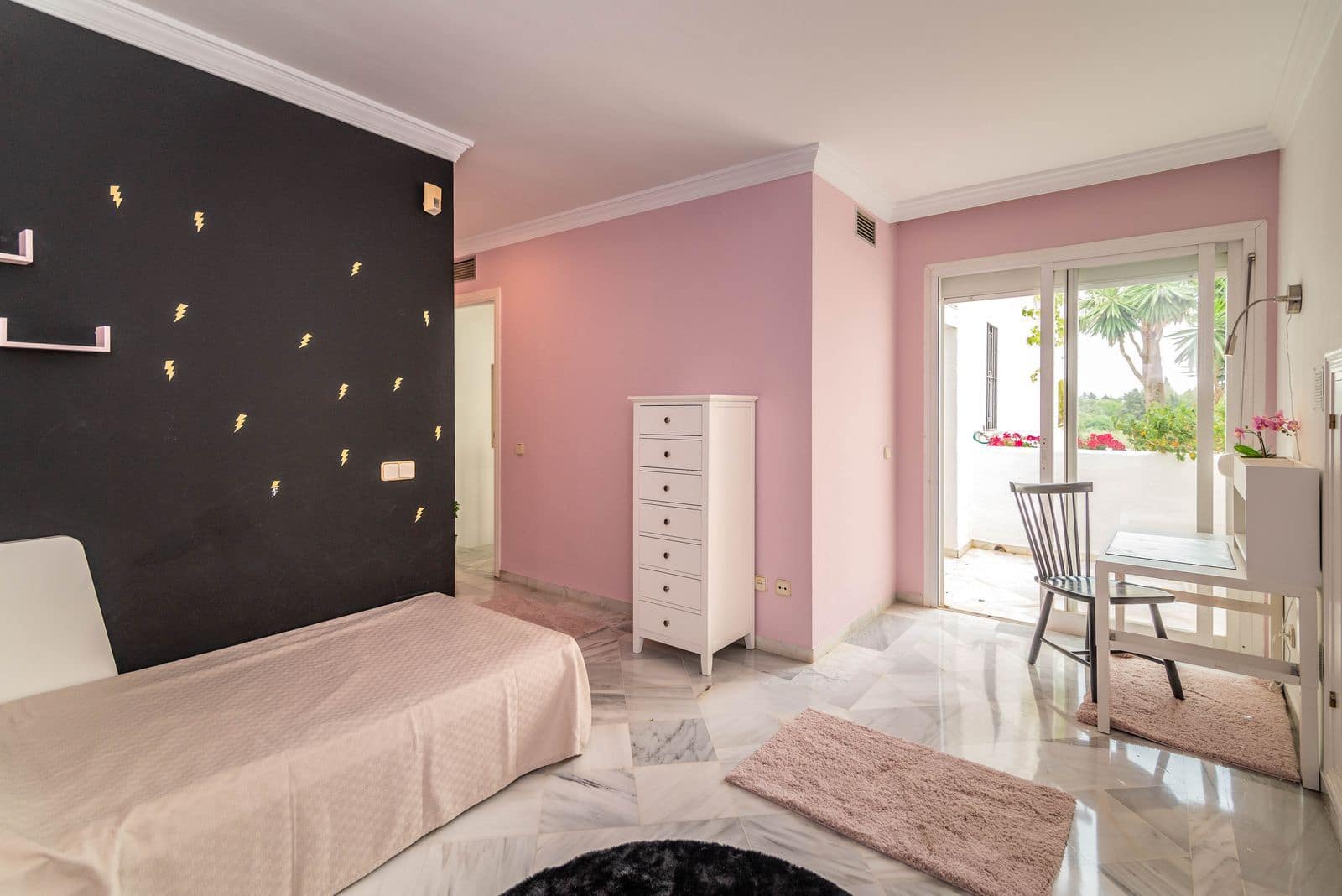 4 bedroom Townhouse for sale in Puerto Banus - € 1,190,000 (Ref: 9677272)