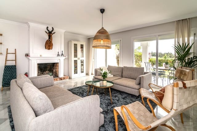 4 bedroom Townhouse for sale in Puerto Banus, Marbella - € 1,190,000 (Ref: 9677272)