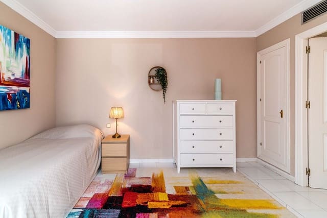 4 bedroom Townhouse for sale in Puerto Banus, Marbella - € 1,190,000 (Ref: 9677272)