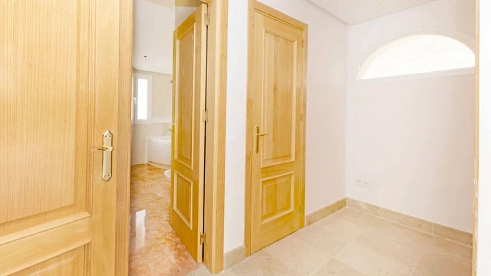 Chalet de 5 habitaciones en Benahavís en venta - 2.150.000 € (Ref: 9677283)