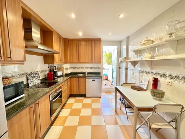 2 sovrum Lägenhet till salu i Nueva Andalucia, Marbella - 600 000 € (Ref: 9677284)