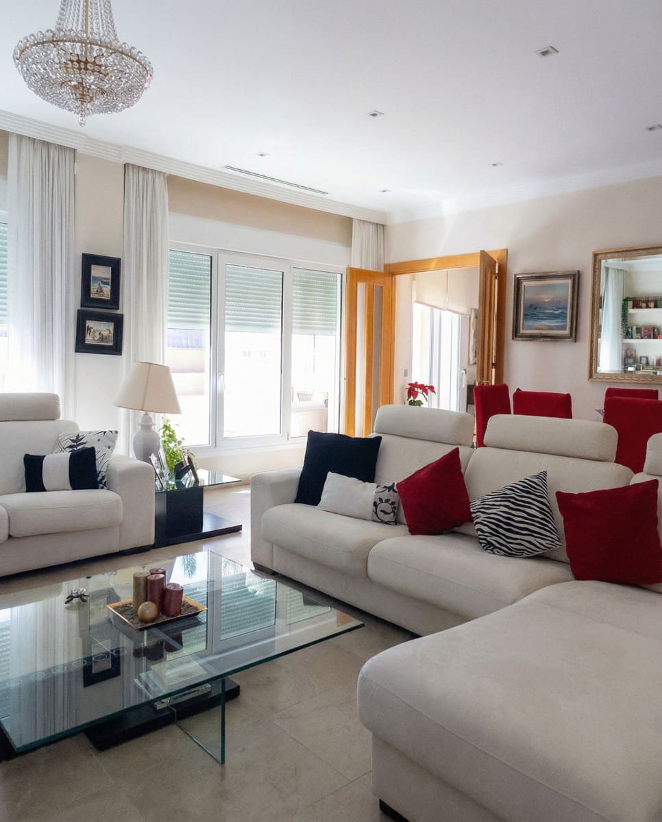 Chalet de 6 habitaciones en Torremolinos en venta - 1.500.000 € (Ref: 9677287)