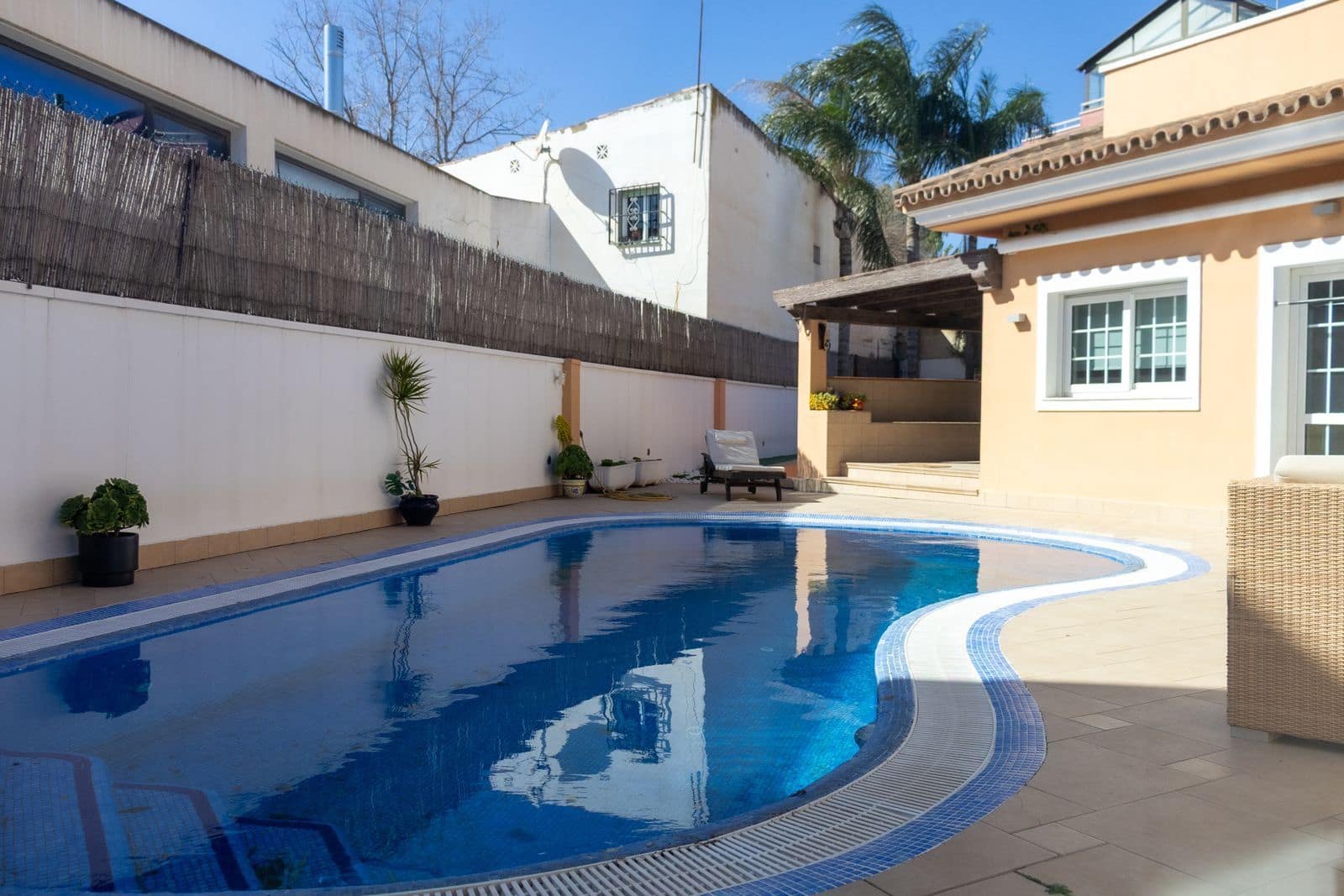 Chalet de 6 habitaciones en Torremolinos en venta - 1.500.000 € (Ref: 9677287)
