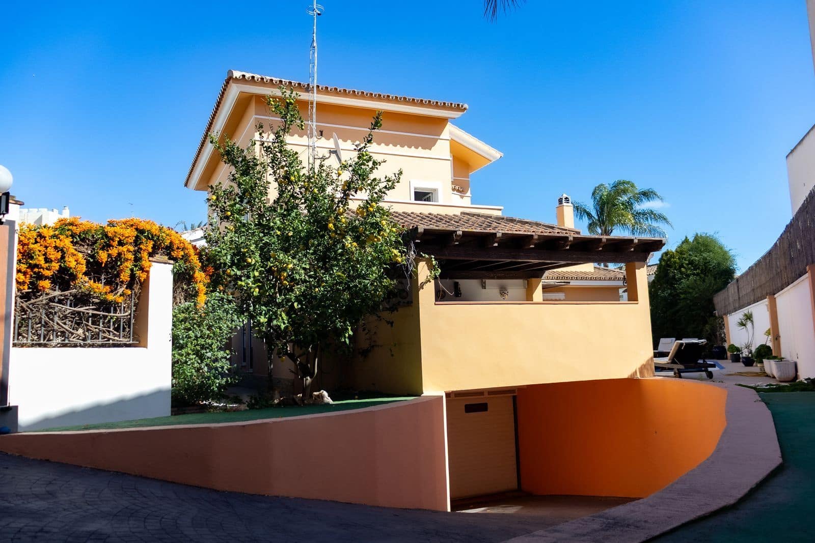 Chalet de 6 habitaciones en Torremolinos en venta - 1.500.000 € (Ref: 9677287)