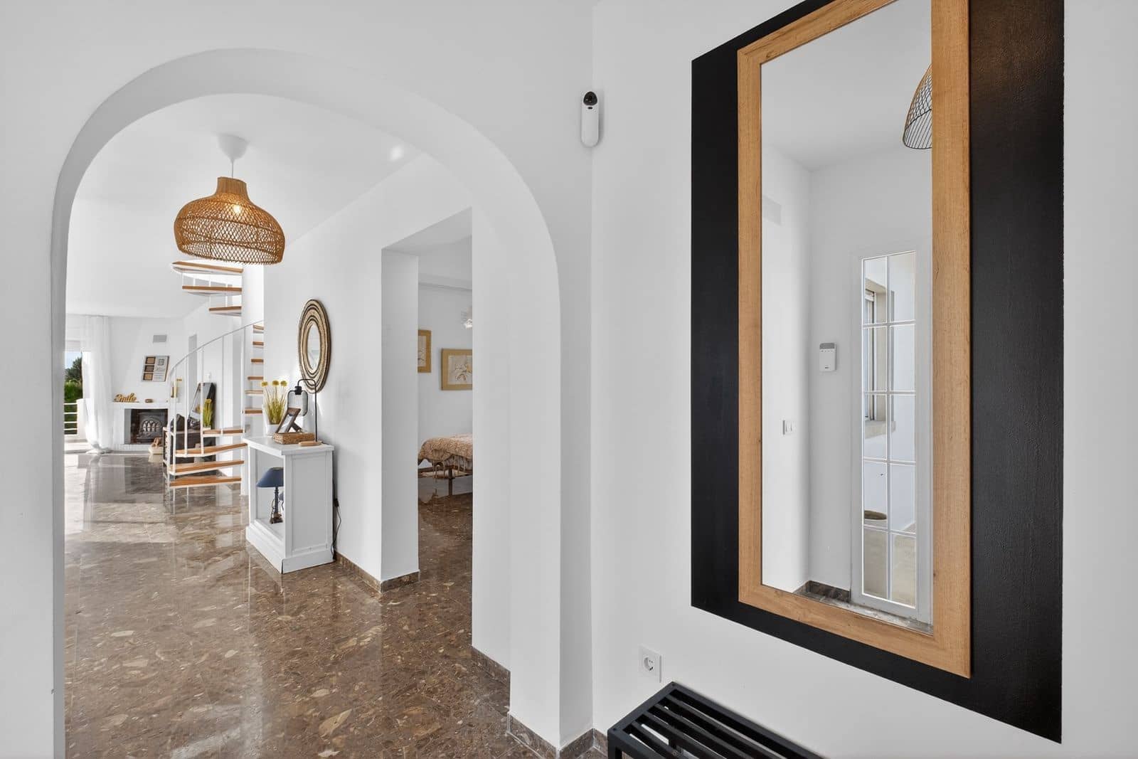 4 bedroom Villa for sale in Marbella - € 1,649,000 (Ref: 9677298)