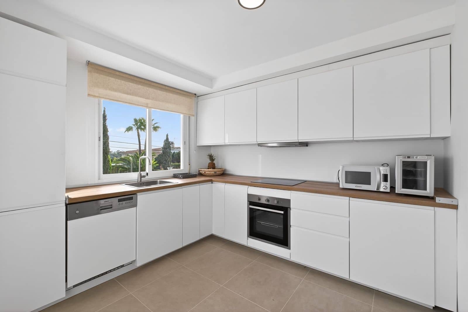 4 bedroom Villa for sale in Marbella - € 1,649,000 (Ref: 9677298)