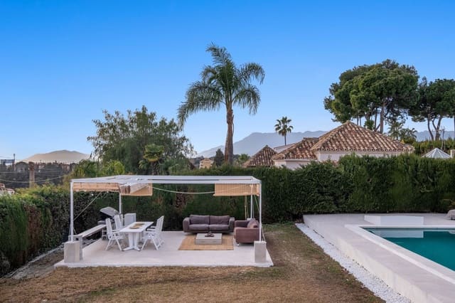 4 bedroom Villa for sale in Marbella - € 1,649,000 (Ref: 9677298)