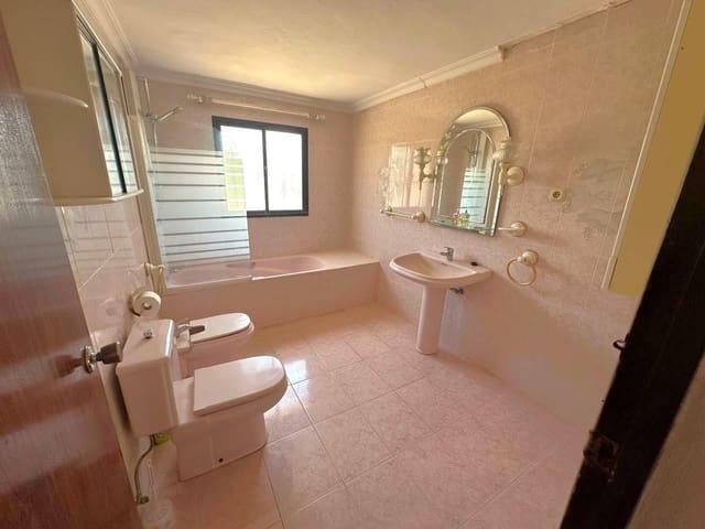 4 quarto Quinta/Casa Rural para venda em Estepona - 850 000 € (Ref: 9677310)