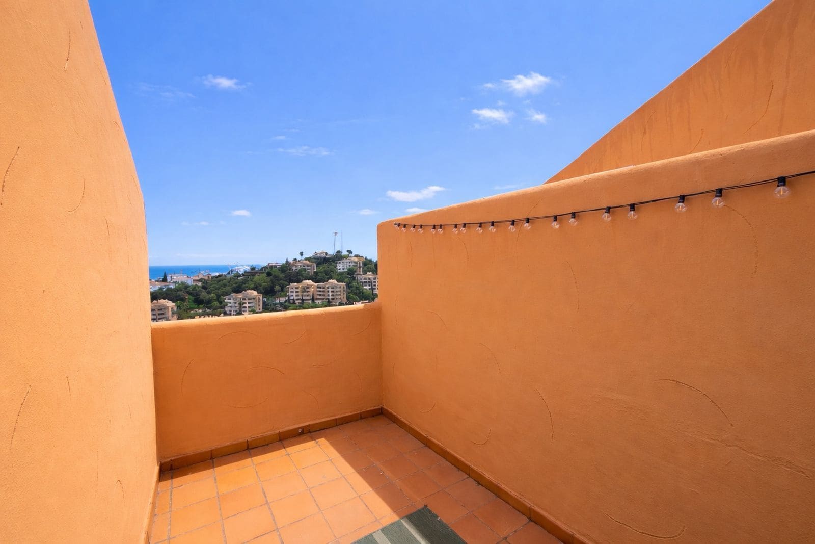 2 bedroom Penthouse for sale in Elviria - € 565,000 (Ref: 9677312)
