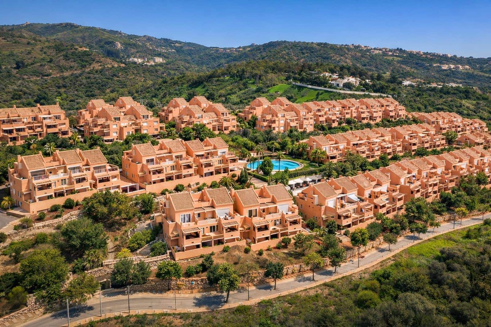 2 bedroom Penthouse for sale in Elviria - € 565,000 (Ref: 9677312)