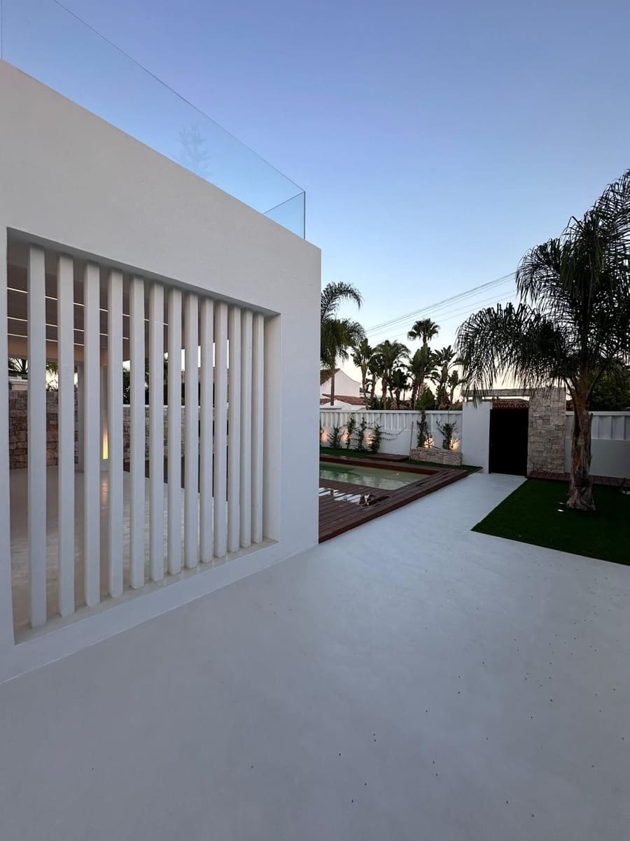 Chalet de 4 habitaciones en Costalita en venta - 1.495.000 € (Ref: 9694915)