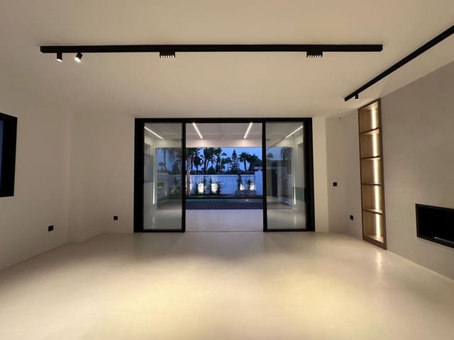 4 soveværelse Villa til salg i Costalita, Estepona - € 1.495.000 (Ref: 9694915)