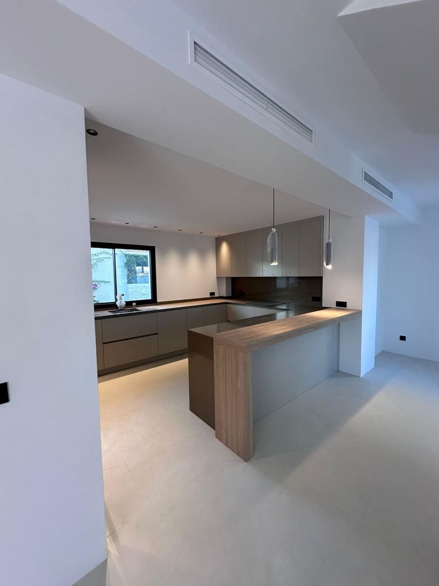 Chalet de 4 habitaciones en Costalita en venta - 1.495.000 € (Ref: 9694915)