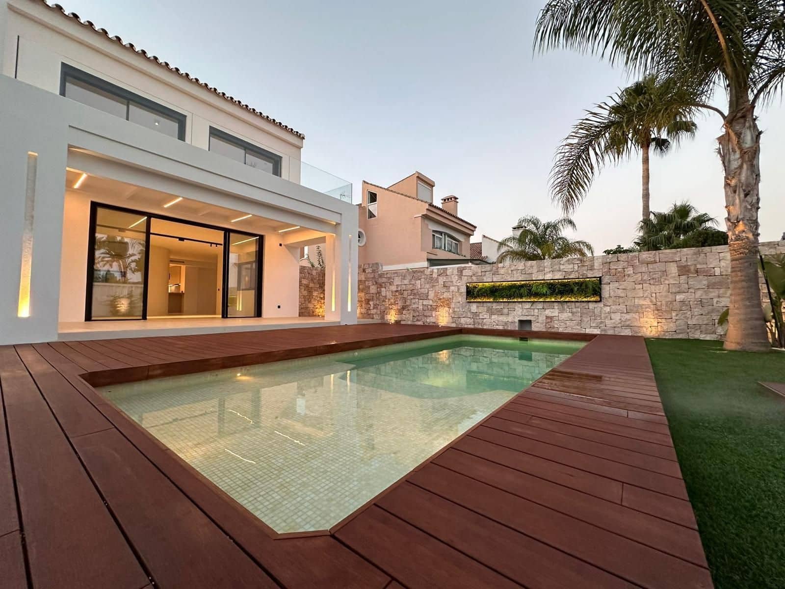 Chalet de 4 habitaciones en Costalita en venta - 1.495.000 € (Ref: 9694915)