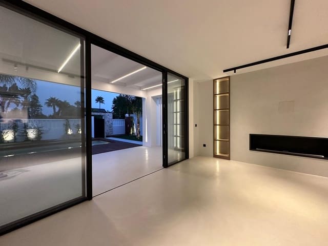 4 soveværelse Villa til salg i Costalita, Estepona - € 1.495.000 (Ref: 9694915)