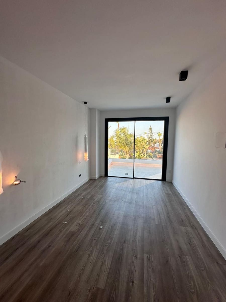 Chalet de 4 habitaciones en Costalita en venta - 1.495.000 € (Ref: 9694915)