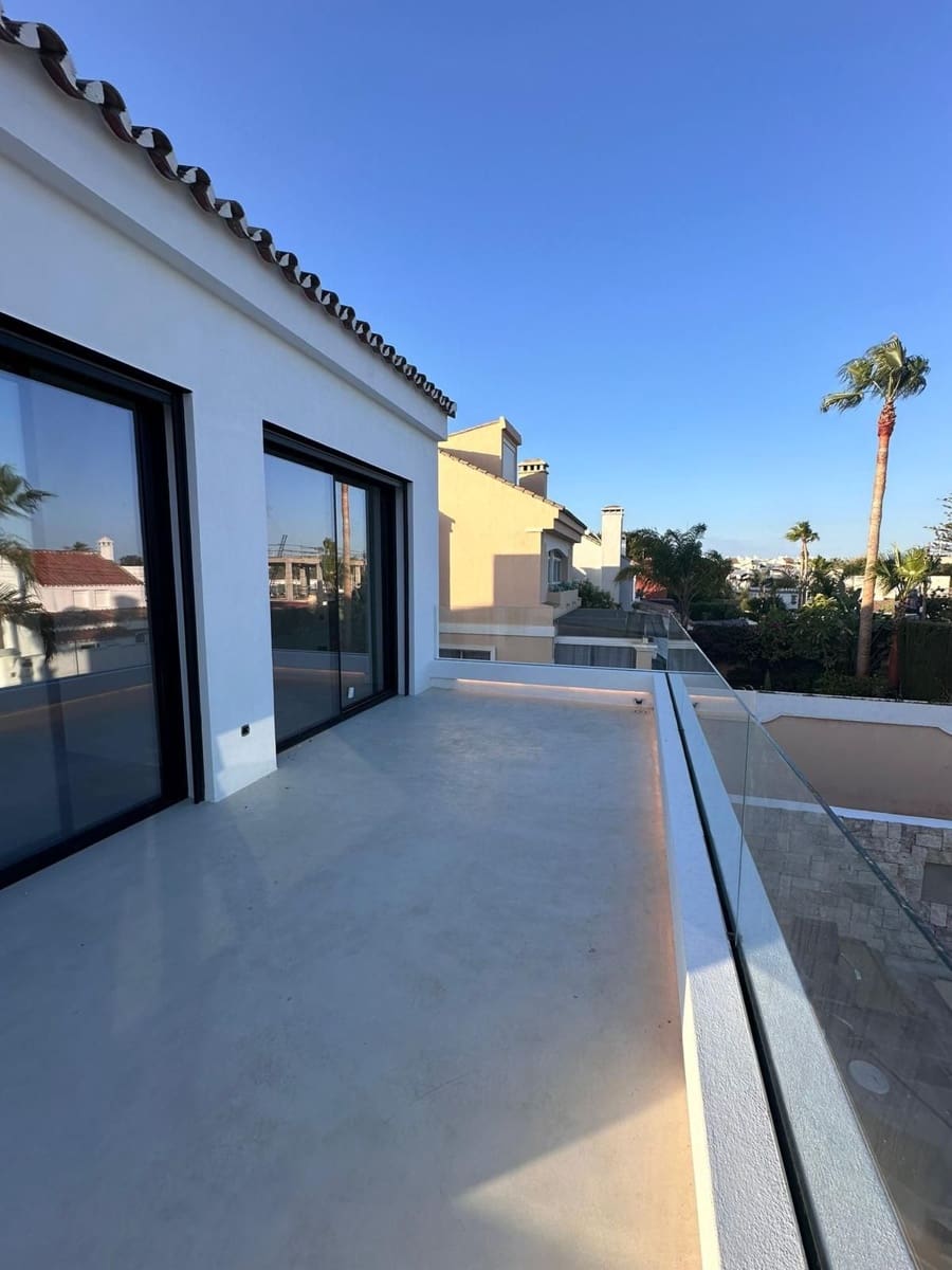 Chalet de 4 habitaciones en Costalita en venta - 1.495.000 € (Ref: 9694915)