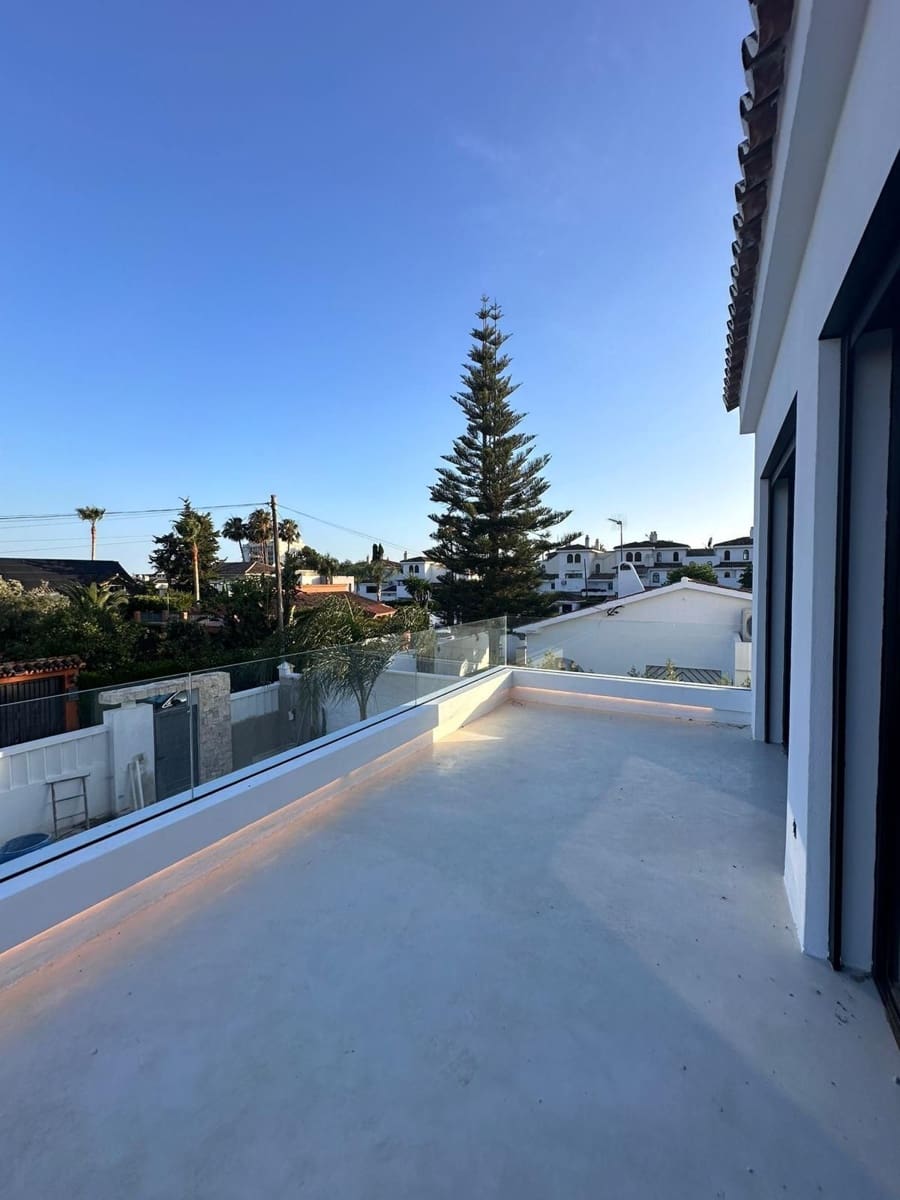 Chalet de 4 habitaciones en Costalita en venta - 1.495.000 € (Ref: 9694915)