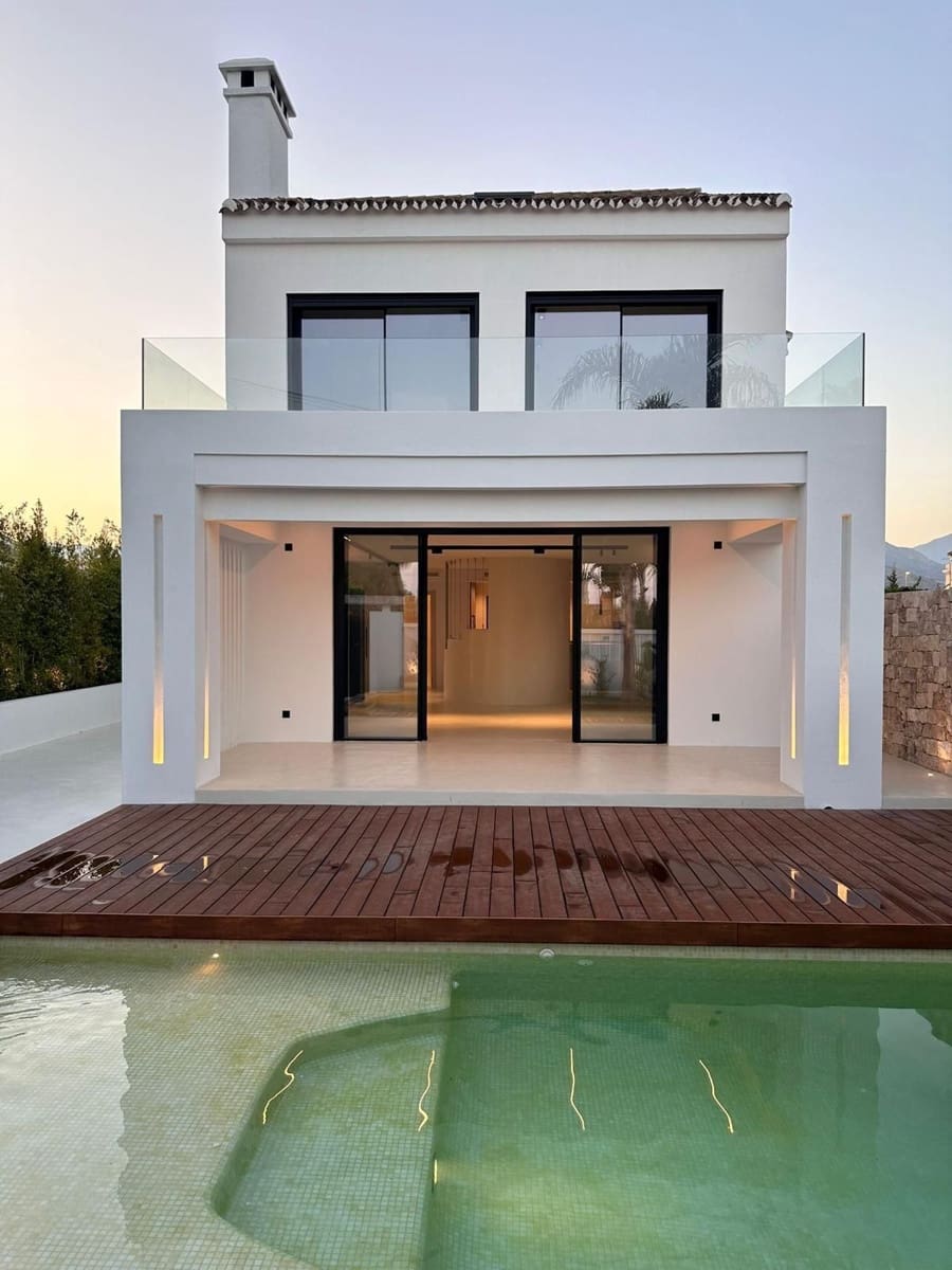 Chalet de 4 habitaciones en Costalita en venta - 1.495.000 € (Ref: 9694915)