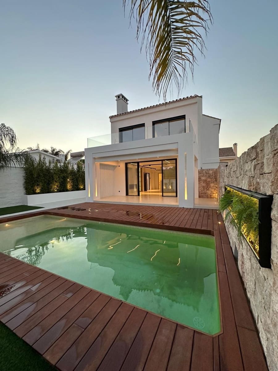 Chalet de 4 habitaciones en Costalita en venta - 1.495.000 € (Ref: 9694915)