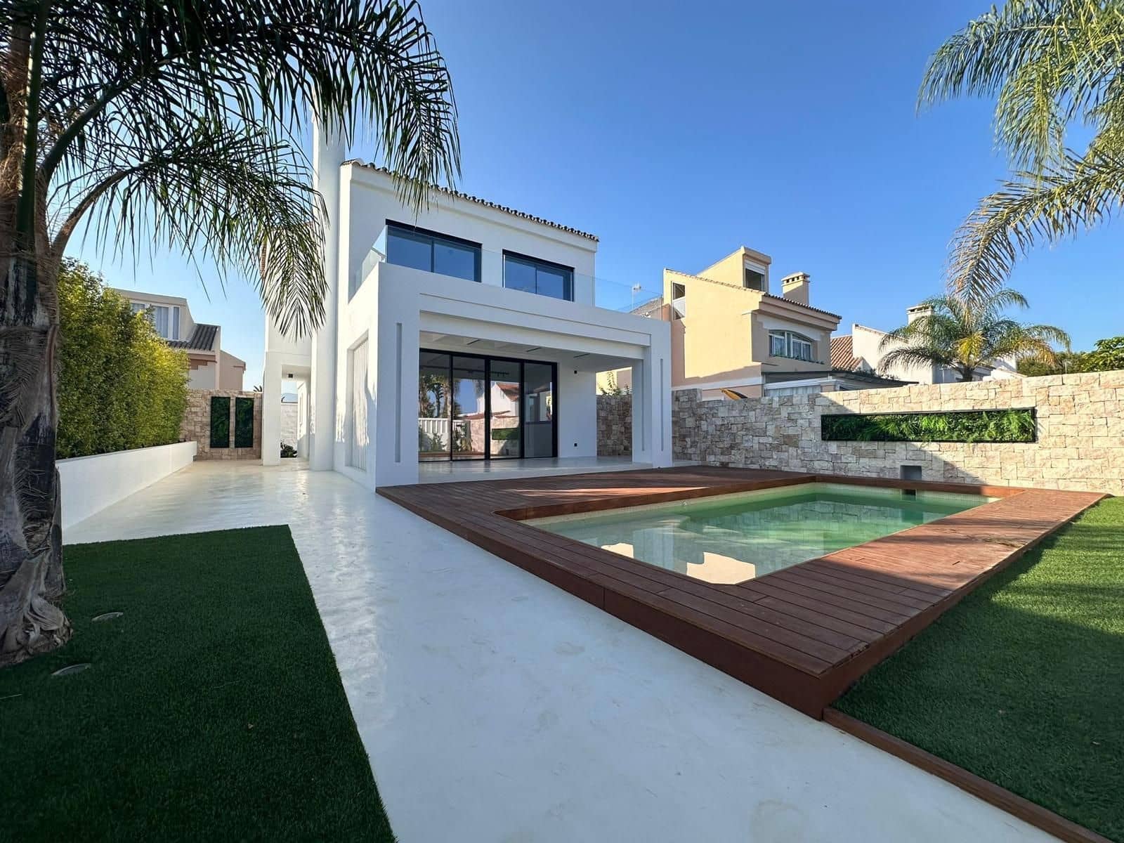 Chalet de 4 habitaciones en Costalita en venta - 1.495.000 € (Ref: 9694915)