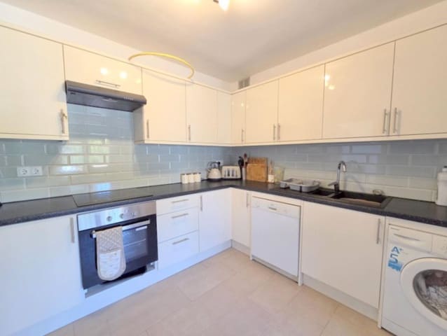 3 soveværelse Byhus til salg i La Duquesa / Puerto de la Duquesa, Manilva - € 395.000 (Ref: 9694927)