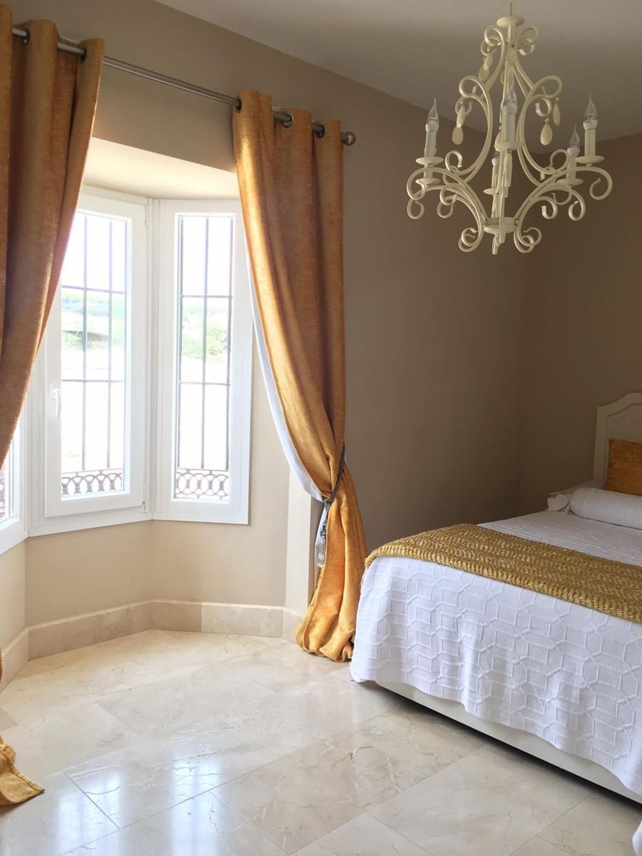 5 bedroom Villa for sale in San Roque - € 690,000 (Ref: 9694932)