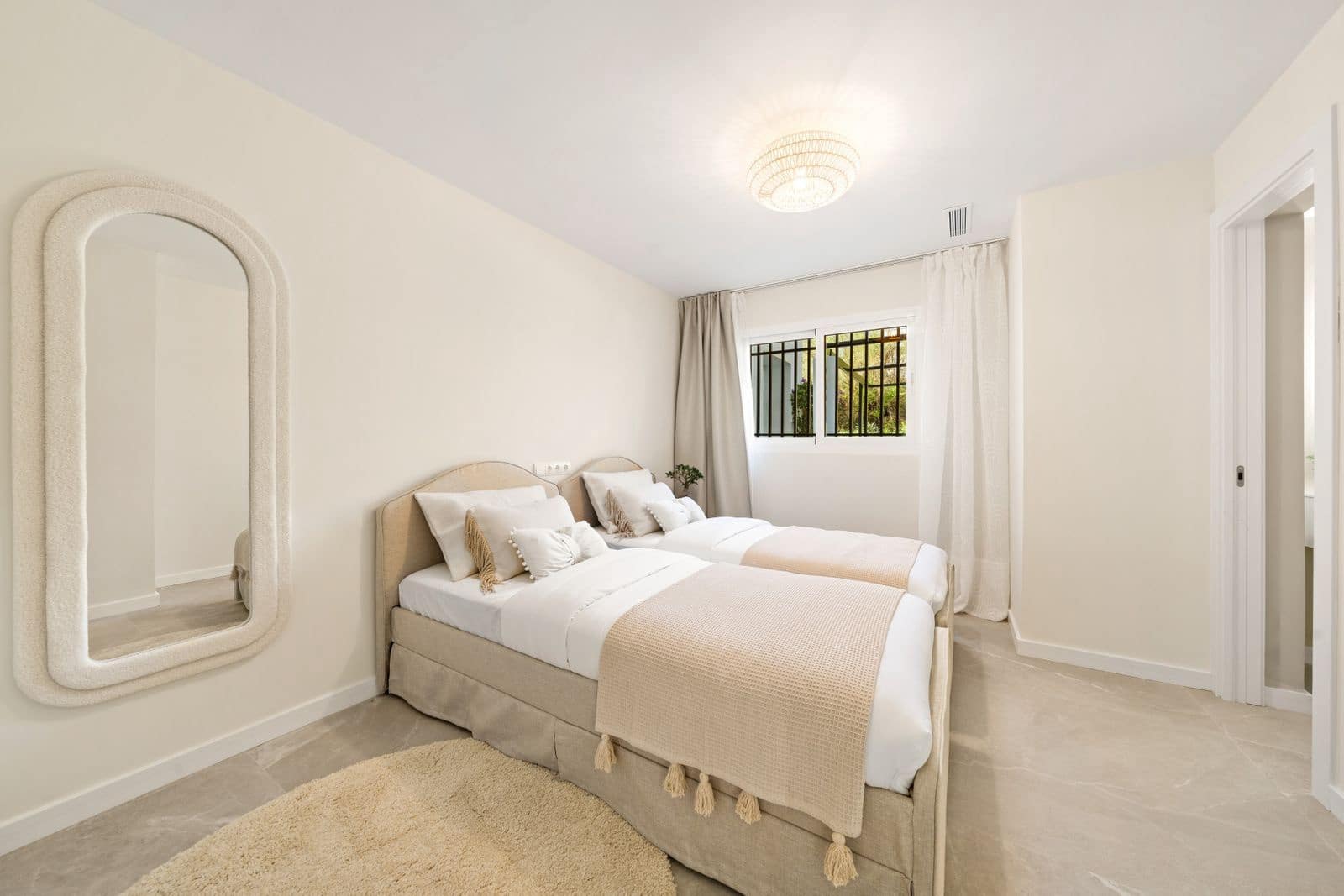 Apartamento de 3 habitaciones en La Quinta en venta - 899.000 € (Ref: 9694951)