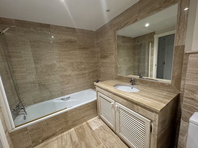 3 sypialnia Apartament na sprzedaż w Guadalmina Baja, Marbella - 1 050 000 € (Ref: 9694952)