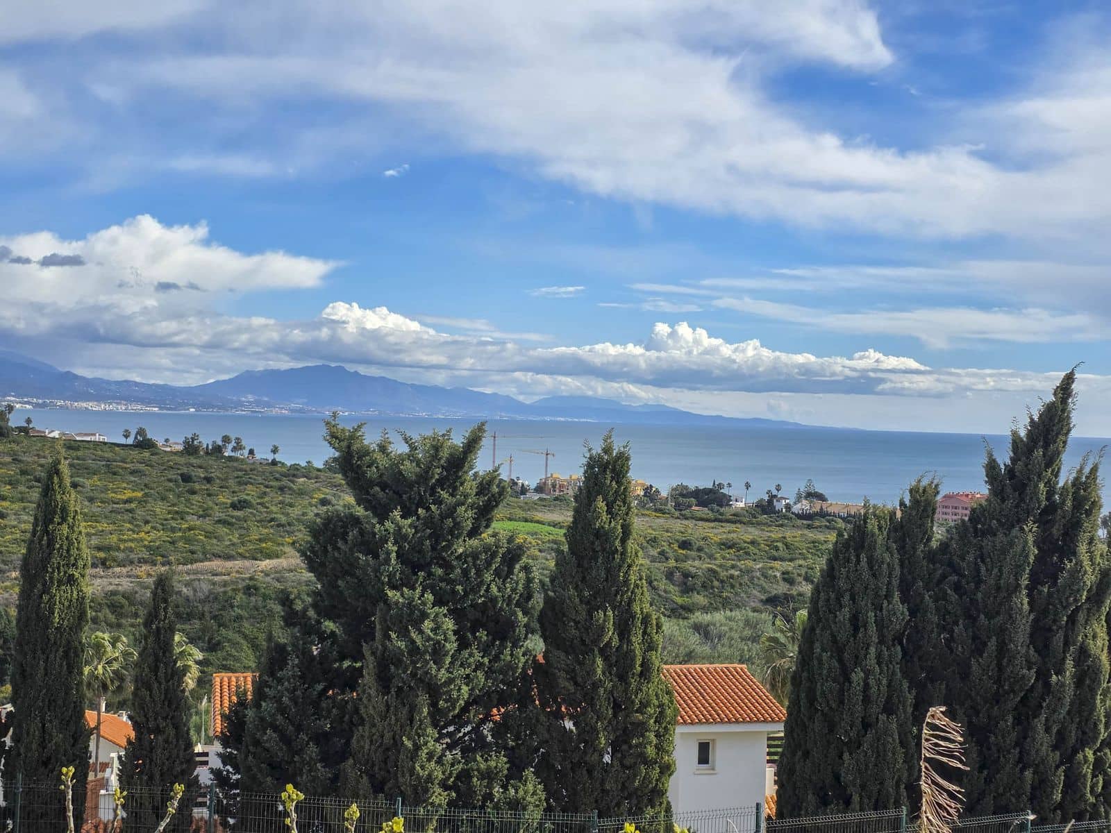 4 soveværelse Semi-Rækkehus til salg i La Duquesa / Puerto de la Duquesa - € 395.000 (Ref: 9694973)