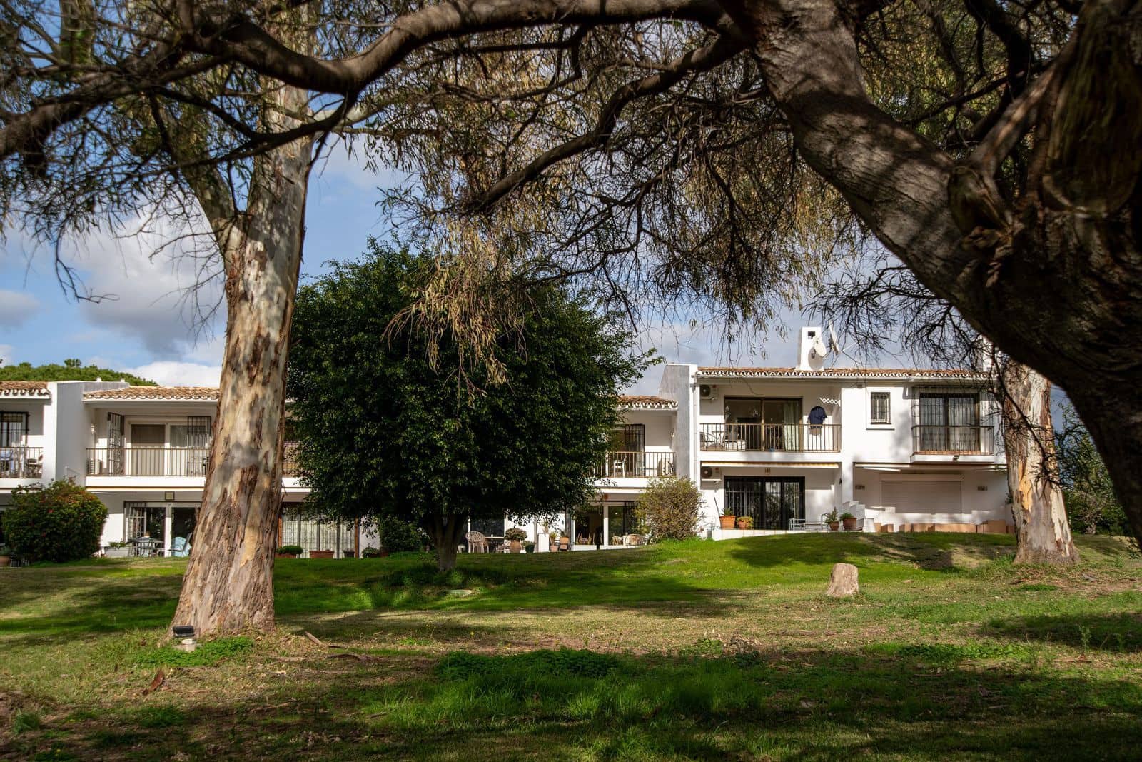 2 soveværelse Semi-Rækkehus til salg i New Golden Mile - € 460.000 (Ref: 9694974)