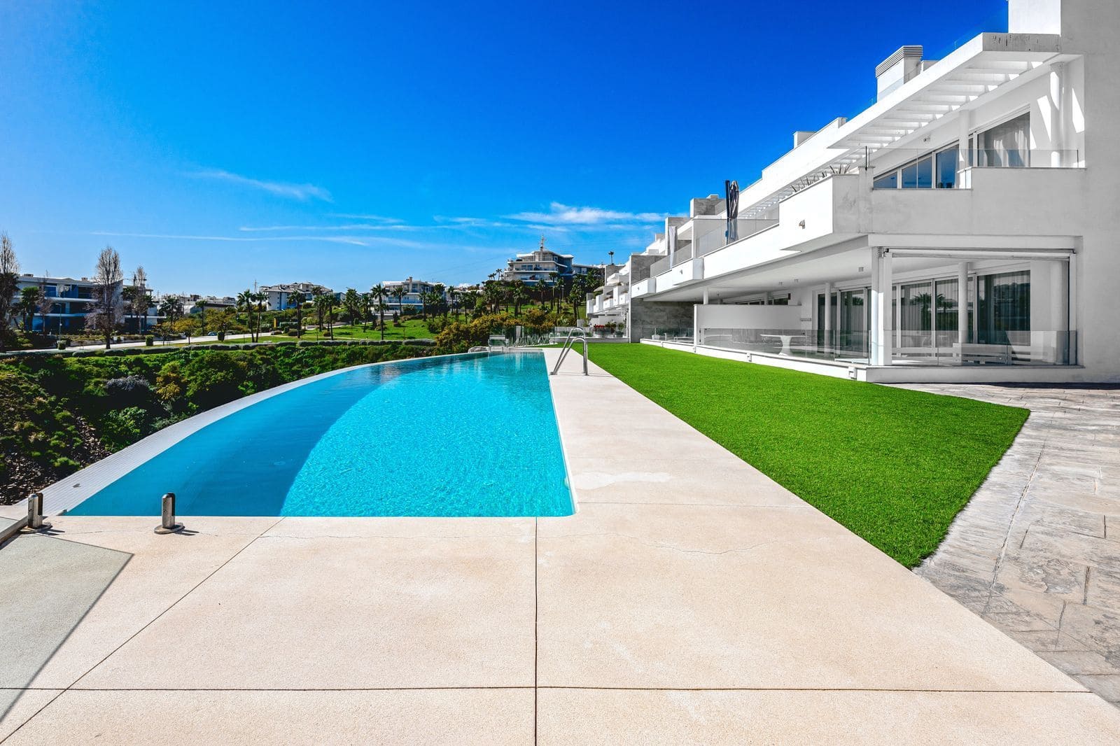 2 Zimmer Apartment zu verkaufen in Benalmadena Costa - 1.100.000 € (Ref: 9694995)