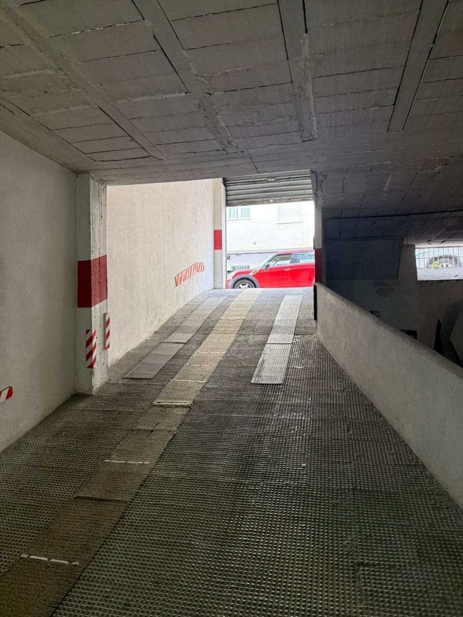 Garage for sale in San Pedro de Alcantara - € 250,000 (Ref: 9695003)