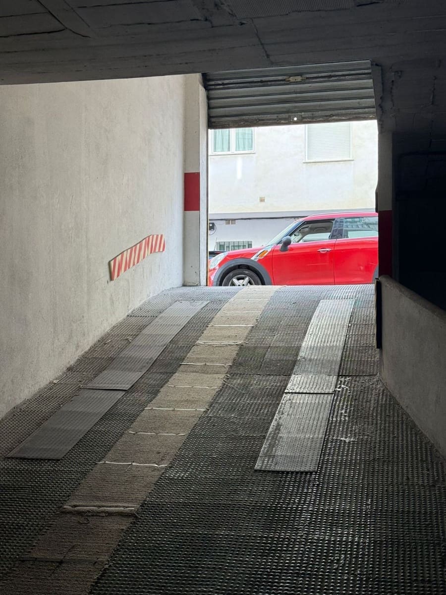 Garage for sale in San Pedro de Alcantara - € 250,000 (Ref: 9695003)