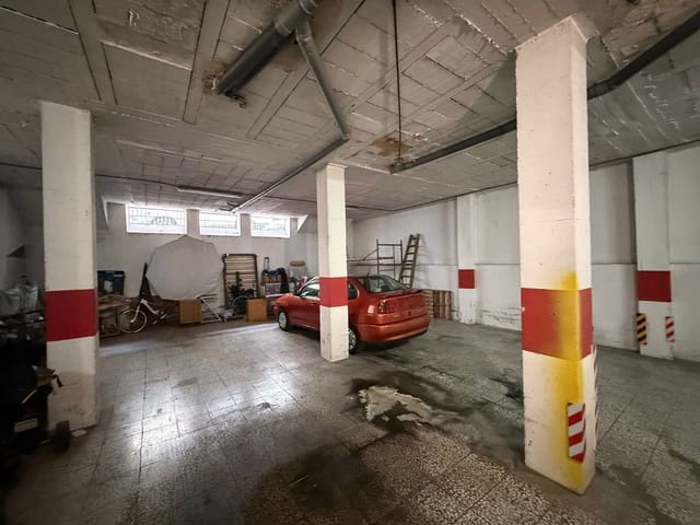 Garage for sale in San Pedro de Alcantara, Marbella - € 250,000 (Ref: 9695003)