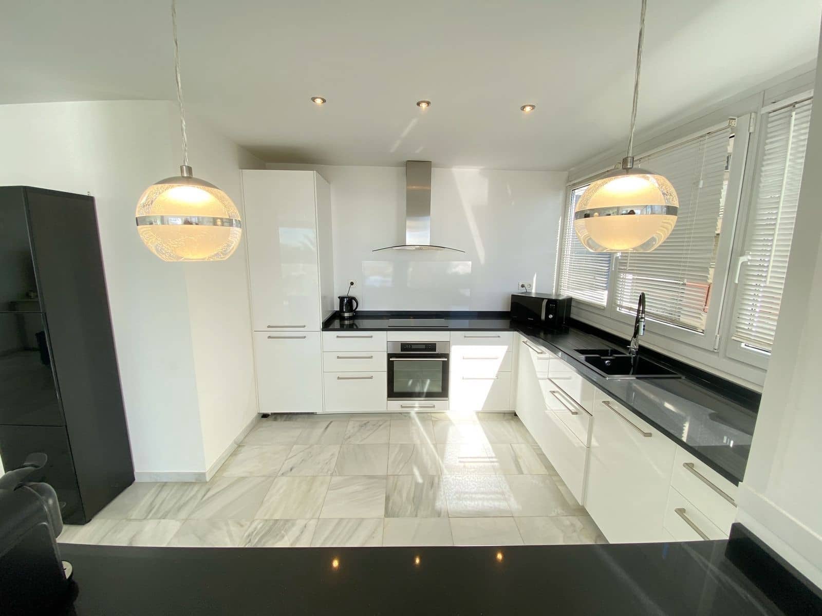 3 slaapkamer Appartement te koop in Marbella - € 1.425.000 (Ref: 9695008)