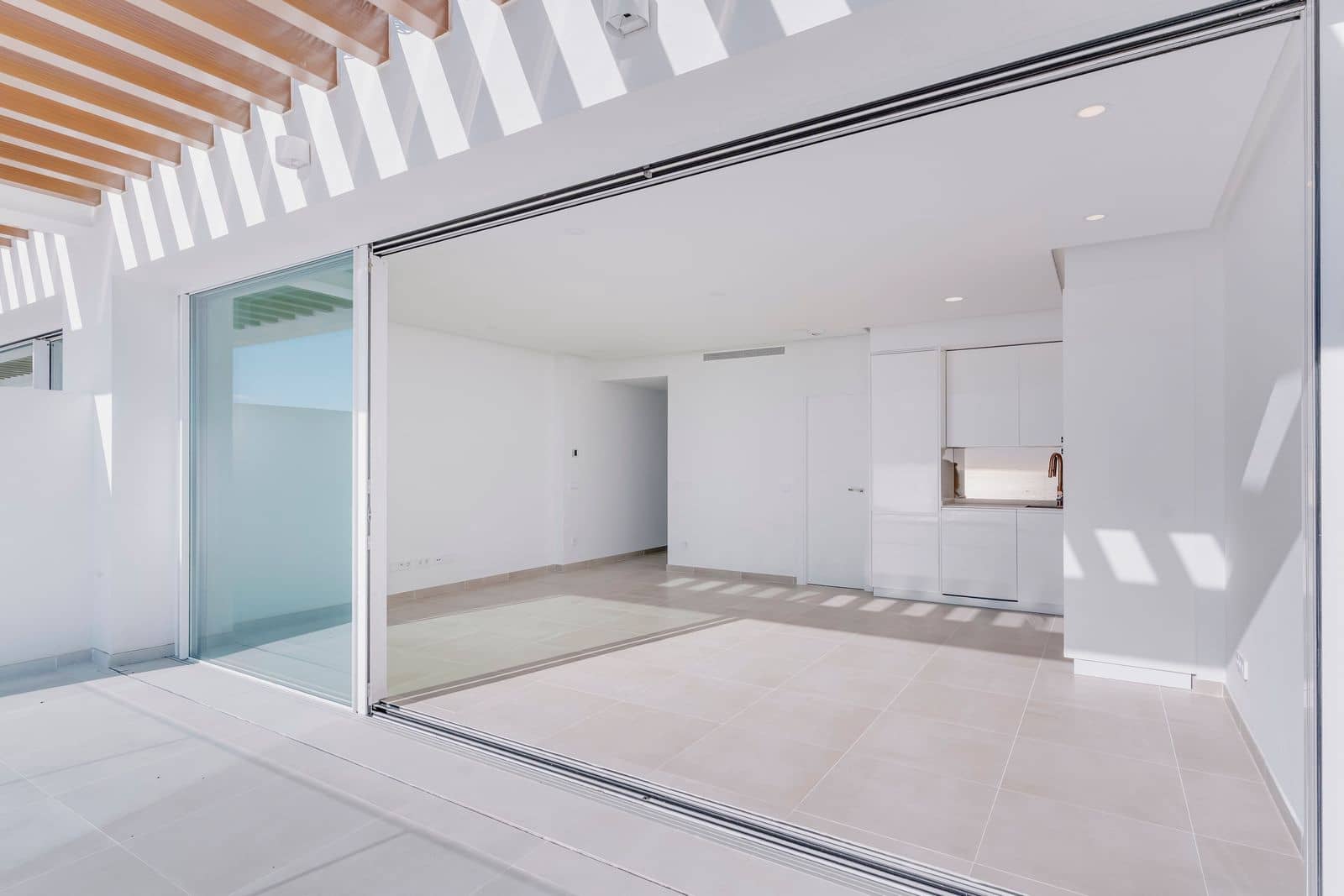 2 bedroom Apartment for sale in La Alcaidesa - € 525,000 (Ref: 9695012)