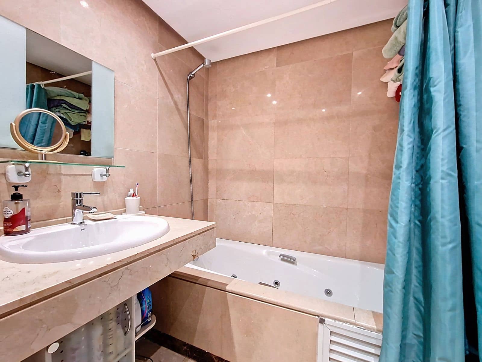 Apartamento de 2 habitaciones en La Duquesa / Puerto de la Duquesa en venta - 275.000 € (Ref: 9695016)