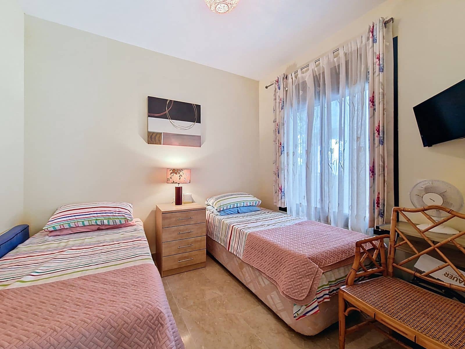 Apartamento de 2 habitaciones en La Duquesa / Puerto de la Duquesa en venta - 275.000 € (Ref: 9695016)