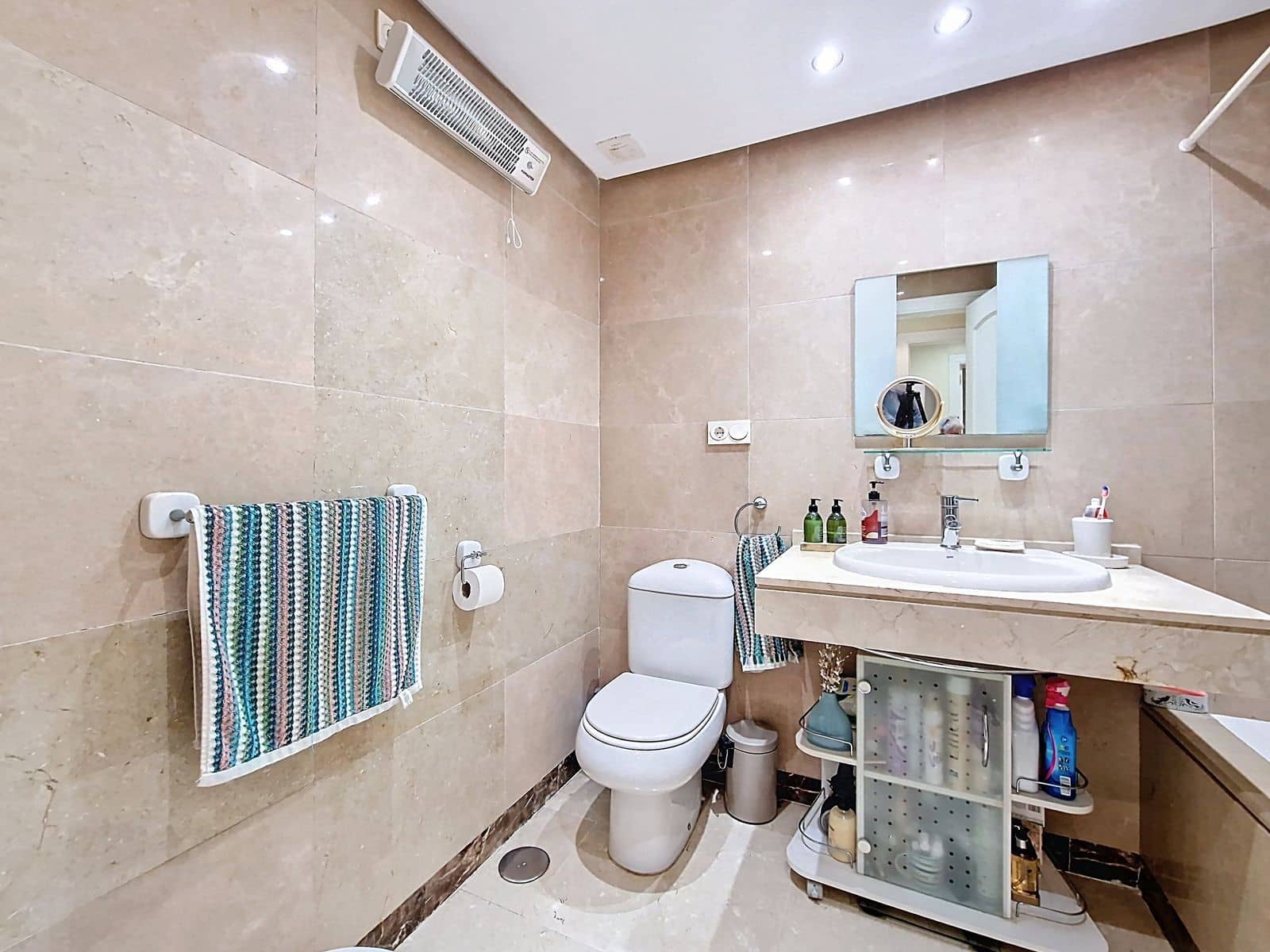 Apartamento de 2 habitaciones en La Duquesa / Puerto de la Duquesa en venta - 275.000 € (Ref: 9695016)