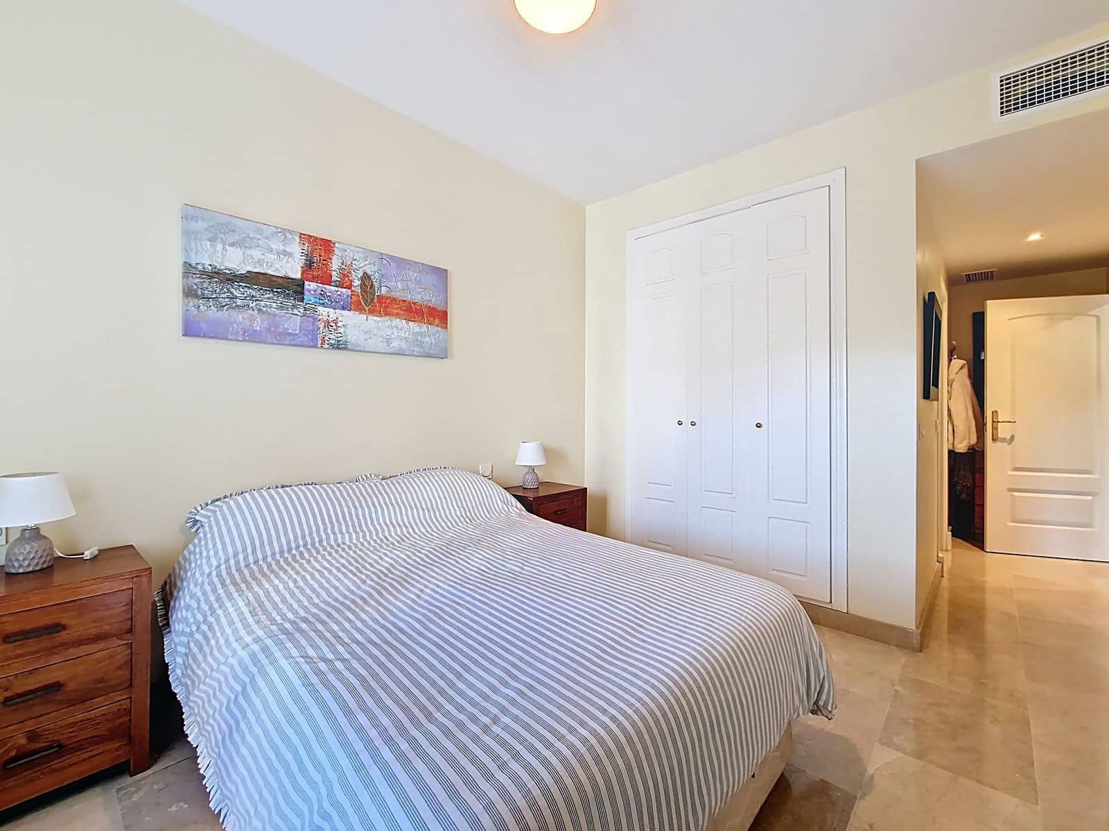 Apartamento de 2 habitaciones en La Duquesa / Puerto de la Duquesa en venta - 275.000 € (Ref: 9695016)