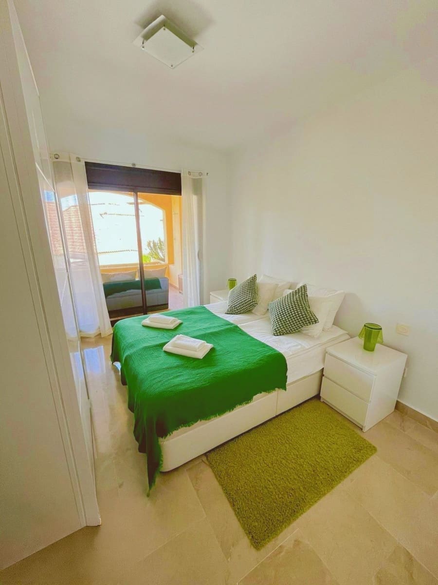 2 soveværelse Lejlighed til salg i La Duquesa / Puerto de la Duquesa - € 275.000 (Ref: 9695019)