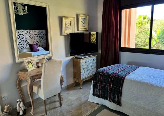 2 soveværelse Lejlighed til salg i La Duquesa / Puerto de la Duquesa, Manilva - € 325.000 (Ref: 9695020)