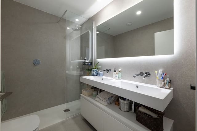 2 soveværelse Lejlighed til salg i Los Monteros, Marbella - € 650.000 (Ref: 9695023)