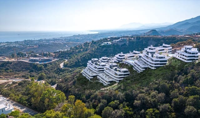 2 soveværelse Lejlighed til salg i Los Monteros, Marbella - € 650.000 (Ref: 9695023)